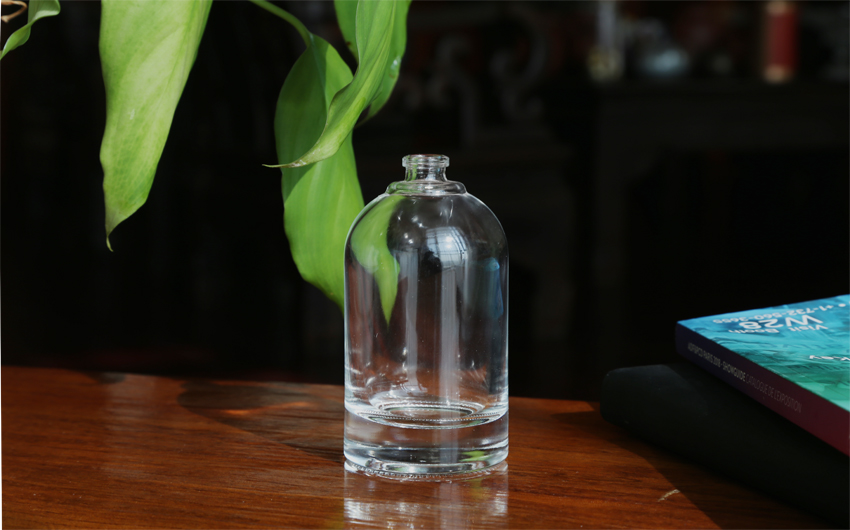 READY FOR DELIVERY: GB-073-1  100ML flint bottle, round shoulder, thick bottom heavy bottle.